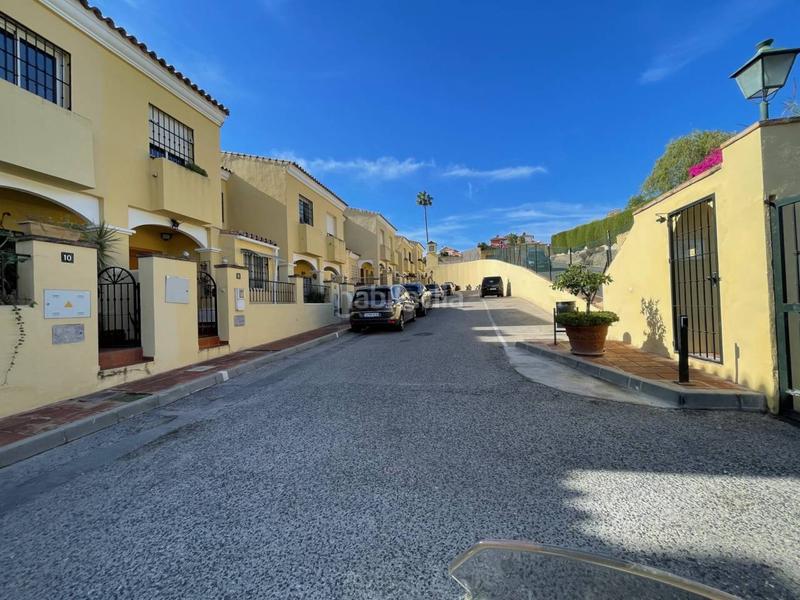 Foto 4b345809-8c83-45cb-988d-ea18624d302d. Casa adossada amb piscina a Los Llanos Estepona