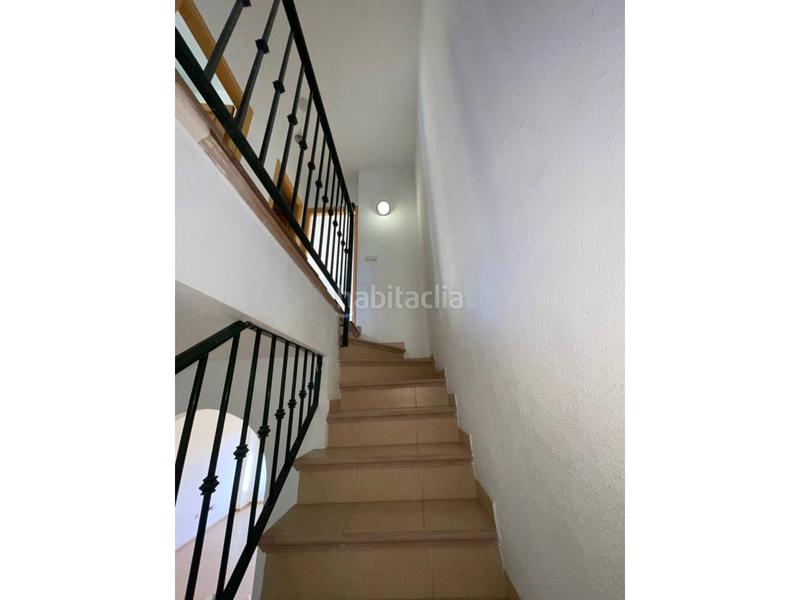 Foto 5e700388-0324-46bb-ba10-fe41bd08ea41. Casa adossada amb piscina a Los Llanos Estepona