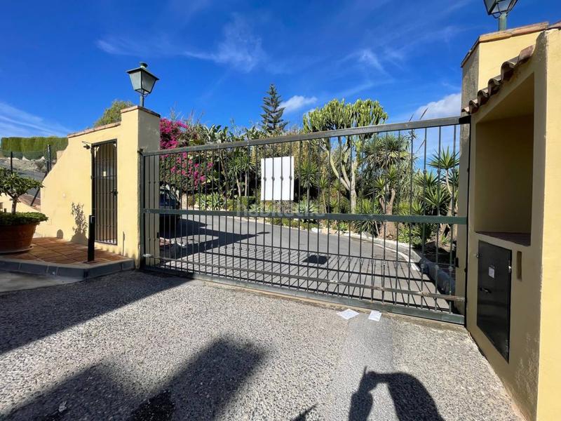 Foto 68fe6e78-39e1-432e-80ea-d911e9d79ab4. Casa adossada amb piscina a Los Llanos Estepona