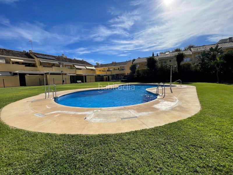 Foto 8cbd3f6f-6749-4baa-9a8d-83512a6a02c5. Casa adossada amb piscina a Los Llanos Estepona