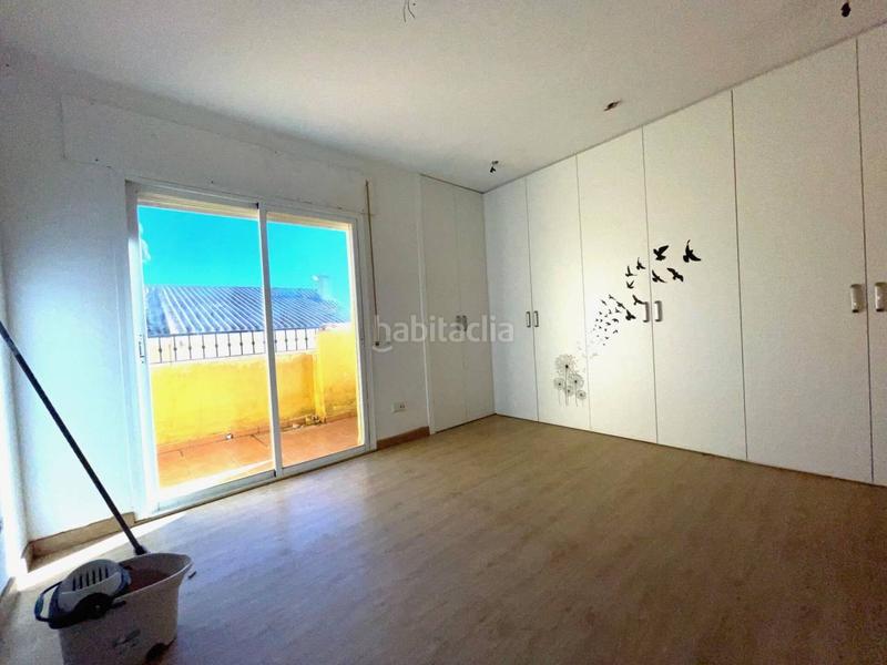 Foto a8494cf9-ffaa-4bdd-8805-b113a90f19a5. Casa adossada amb piscina a Los Llanos Estepona