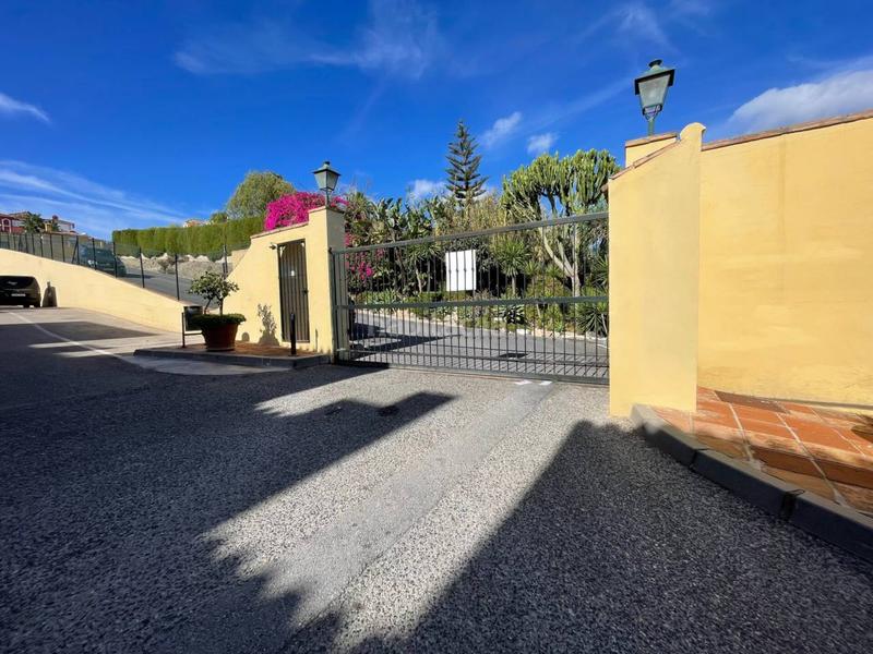 Foto ad47156f-cf95-4b06-8c27-df15c99a3068. Casa adossada amb piscina a Los Llanos Estepona