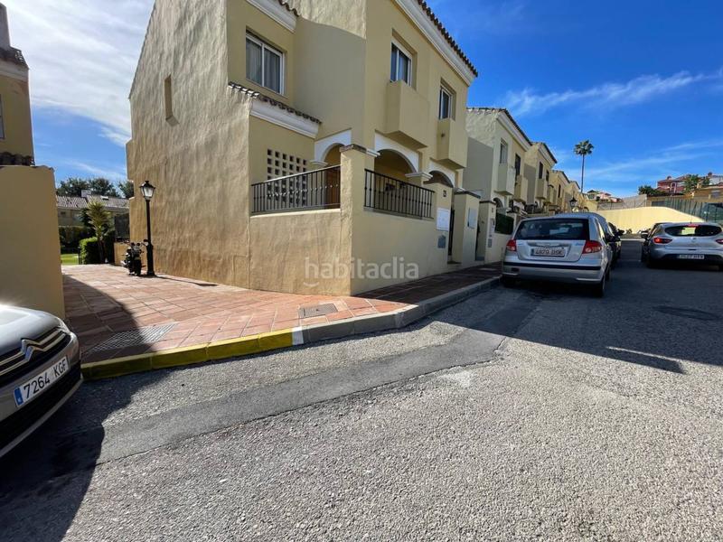 Foto bcff9209-fac3-4829-80bf-70c677f7db9c. Casa adossada amb piscina a Los Llanos Estepona