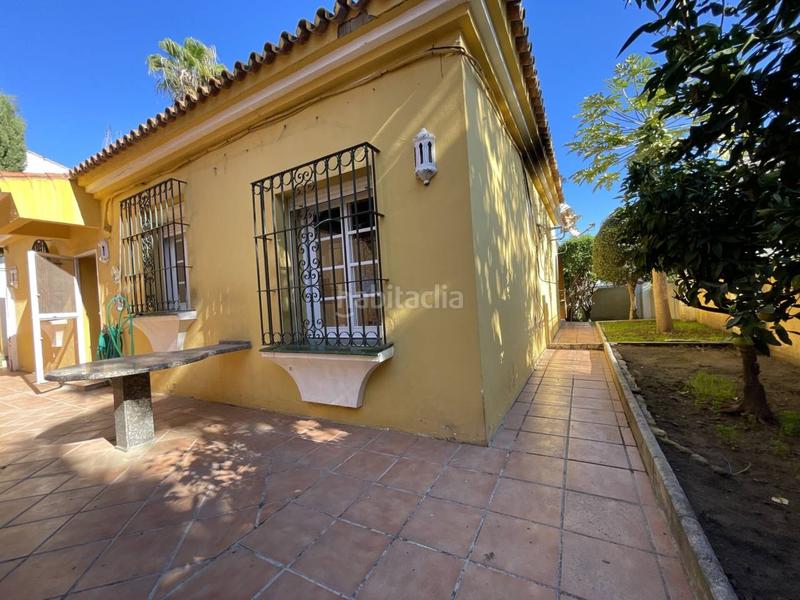 Foto 56190d51-73d7-4de9-80a3-3e573a7fc3a6. Xalet amb aparcament a Los Llanos Estepona