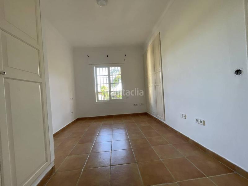 Foto 7b73ca85-48df-419e-85f4-96059171b694. Xalet amb aparcament a Los Llanos Estepona