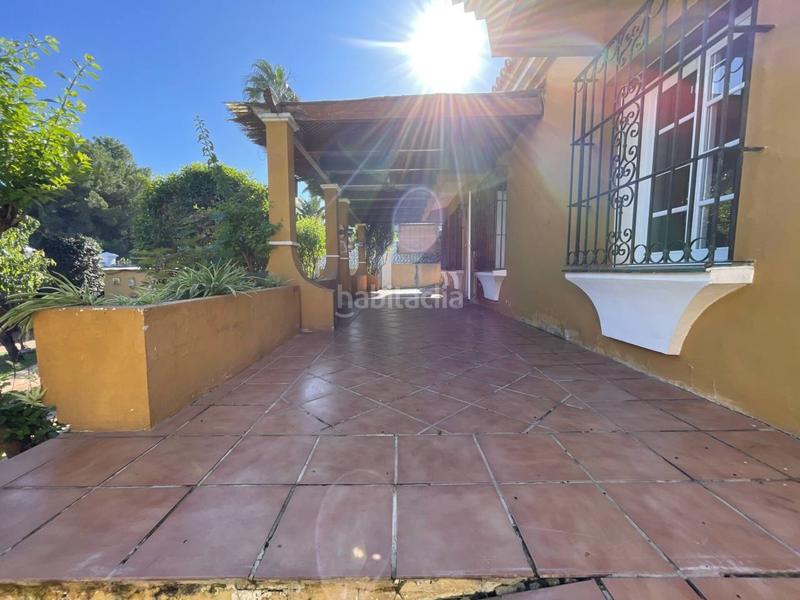 Foto f960f53f-ea49-4269-ad61-c28878ea039a. Xalet amb aparcament a Los Llanos Estepona