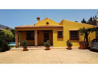Xalet a Zona Calvario. Chalet en alquiler en sierra bermeja