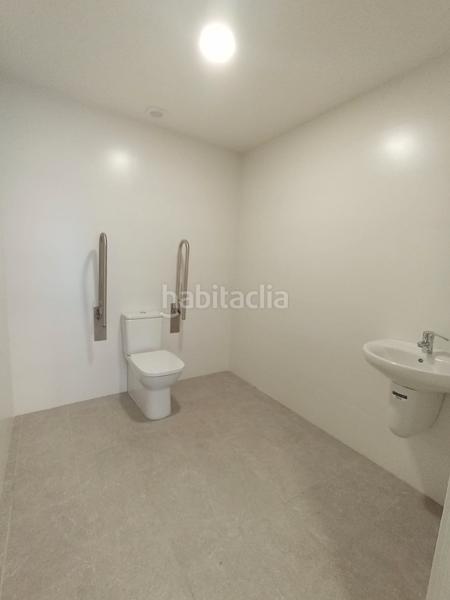 Foto f2a48d8c-7d47-41c4-aef0-f496c4360b46. Alquiler local comercial local en plena avenida de arruzafa en Córdoba