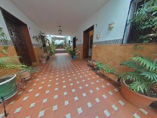 Casa adosada en Sta. Marina - San Andrés - San Pablo - San Lorenzo. Casa adosada junto a plaza de colon