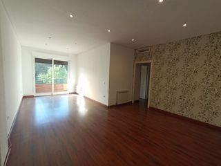Piso en Santa Rosa - Valdeolleros. Magnífico piso en esquina con vistas