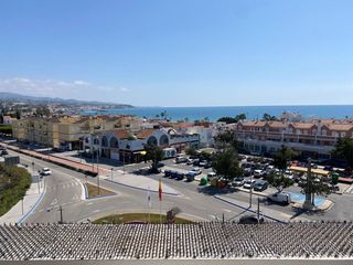 Pis a Paseo Marítimo de Levante. Exclusivo ático en residencial torre litoral  torre del mar