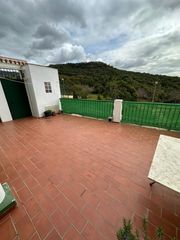 Casa in Camino Algarrobo - Las Arenas. Oportunidad única en vélezmálaga! vivienda con amplias terrazas,