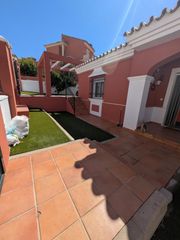 Casa en Viña Málaga. Chalet pareado en venta en torre del mar