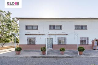 Xalet a Santa Fe. Oportunidad! casa y nave en santa fe