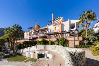 Etagenwohnung in Oria. Fantástico piso en urbanización en castell de ferro.