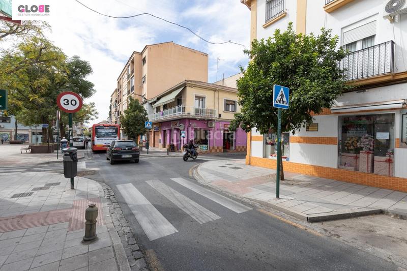 Foto 31f5a60e-8dd7-4269-8923-15f169565b7c. Piso en calle arzobispo guerrero 14 local transformado en piso haciendo esquina en la calle comercial del barrio de la chana en Granada