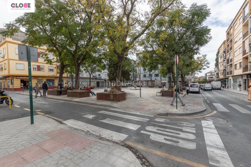 Foto 49e4cf0b-f446-4c13-a417-eaf9a1f1c0b4. Piso en calle arzobispo guerrero 14 local transformado en piso haciendo esquina en la calle comercial del barrio de la chana en Granada