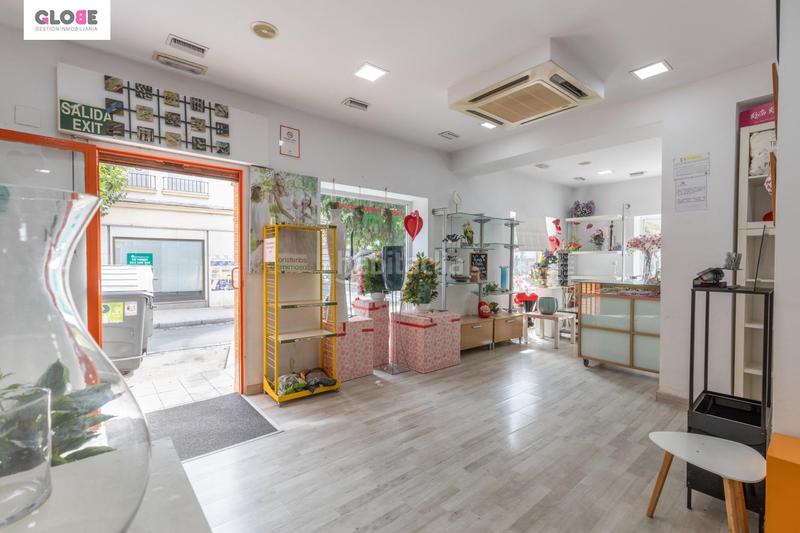 Foto 4fbf980f-f2e3-4914-9968-fe3da3abccaf. Piso en calle arzobispo guerrero 14 local transformado en piso haciendo esquina en la calle comercial del barrio de la chana en Granada