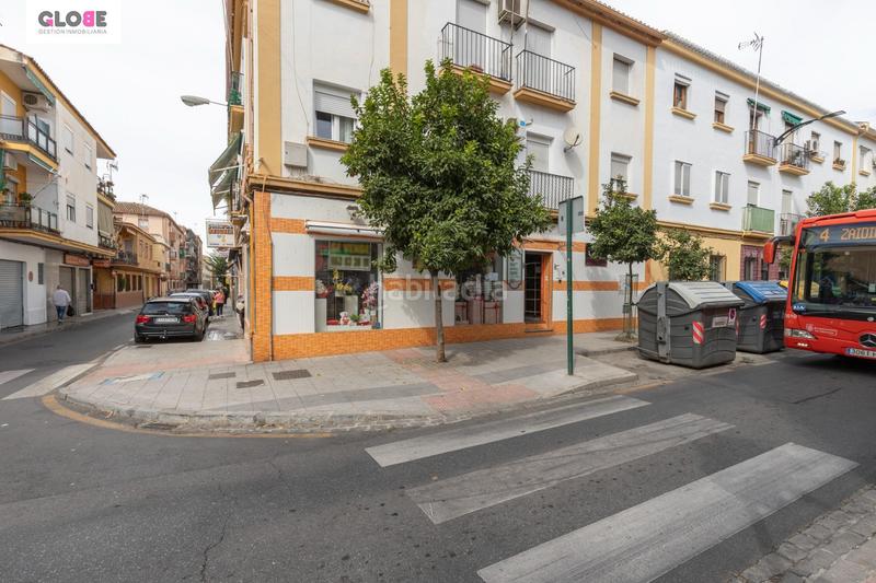 Foto 7784fd88-5a9d-4443-8613-8e2afb3619b6. Piso en calle arzobispo guerrero 14 local transformado en piso haciendo esquina en la calle comercial del barrio de la chana en Granada