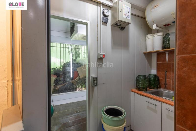 Foto 81d1a664-41a5-4d0e-bd8e-1e644ec36eae. Piso en calle arzobispo guerrero 14 local transformado en piso haciendo esquina en la calle comercial del barrio de la chana en Granada