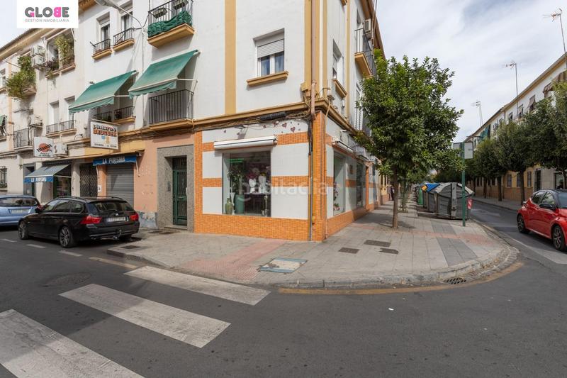 Foto 91dd54fb-9b14-416f-afd9-c9a2eccf52b8. Piso en calle arzobispo guerrero 14 local transformado en piso haciendo esquina en la calle comercial del barrio de la chana en Granada