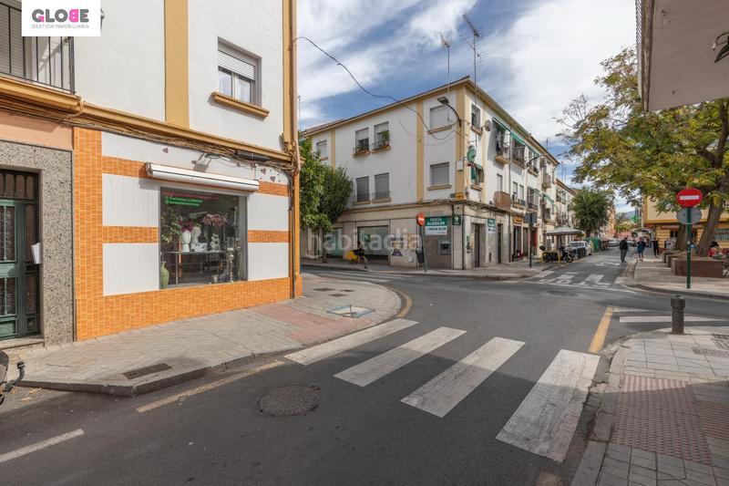 Foto f2f18eeb-b144-4923-b582-9c5beb07208b. Piso en calle arzobispo guerrero 14 local transformado en piso haciendo esquina en la calle comercial del barrio de la chana en Granada