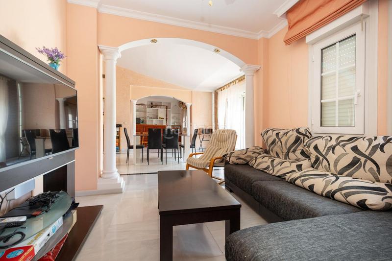 Foto b0551fc8-7cea-49bd-8670-473440ffb3a8. Chalet ven a conocer el chalet de tus sueños!!! en Cúllar Vega