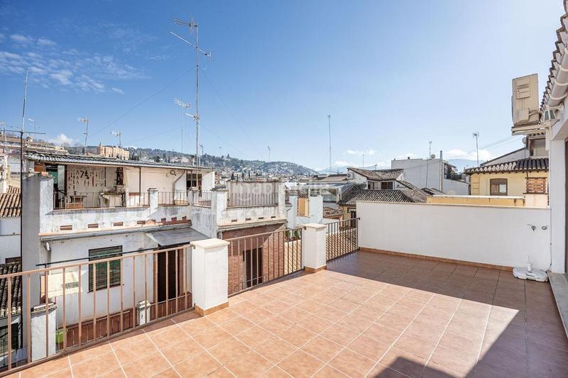 Foto 62aacebf-bf8b-4b04-b0bb-573855744a27. Ático  dúplex premium en el corazón lujo, espacio y vistas de ensueño. en Granada