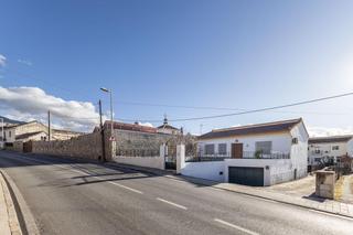 Casa en Barrio de la Vega. Chalet  en el barrio de monachil. ven a visitarlo
