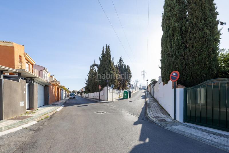 Foto 8f423258-7f51-4192-85bf-7141702f1518. Chalet  independiente en esquina loma verde en Albolote
