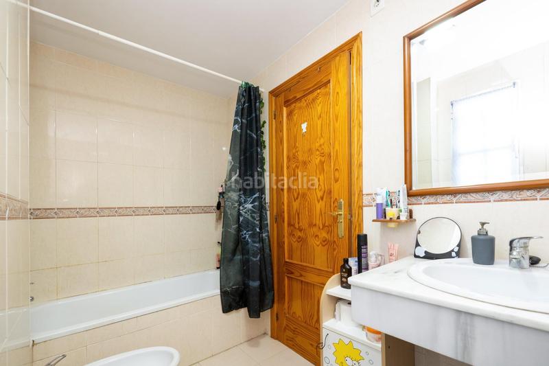 Foto b4c8293c-9951-4711-8f0d-ab62d226e7a5. Chalet  independiente en esquina loma verde en Albolote
