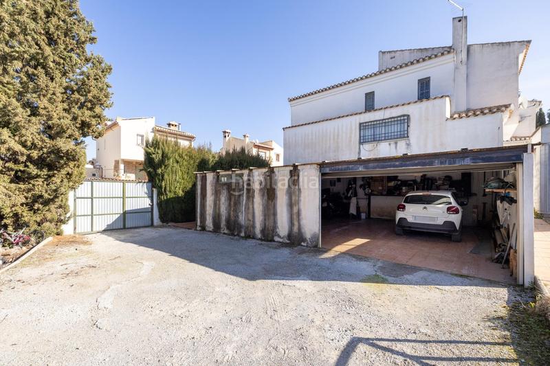 Foto b4d450b3-7fc8-48d9-a950-942c412afad4. Chalet  independiente en esquina loma verde en Albolote