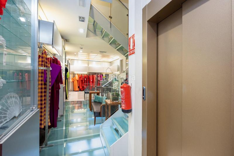 Foto 5409c2ab-fdf9-4e25-bbf3-ebfda635b577. Local comercial a calle alhondiga 10 a Centro - Sagrario Granada