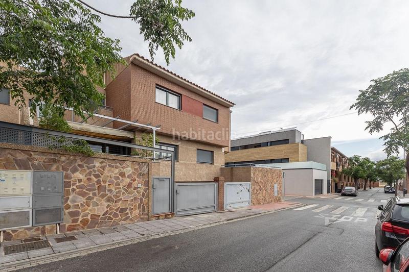 Foto bbf95a70-cf2d-406c-a469-bd3306f86f0d. Casa adosada exclusivo adosado vistas, luz, diseño y confort total en Armilla