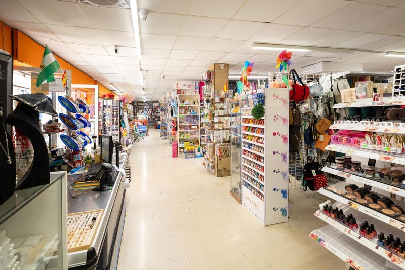 Foto 7aee1f9c-45f5-46af-aa45-925342348e57. Local comercial a Peligros