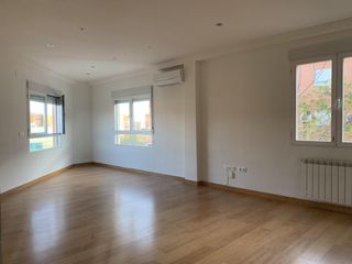 Rent Flat in Av. F. Garcia Lorca - Nueva Estación Autobuses. Excelente piso en alquiler en zona albayda