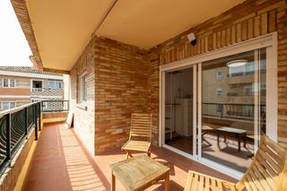 Rent Flat in Cervantes. Se alquila piso completo de cinco  habitaciones solamente a estu