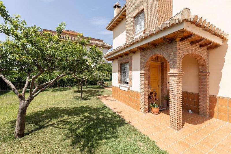 Foto e52e8f98-b0ce-409e-b73d-b811cb857e4d. Chalet espectacular chalet a 10 minutos del centro de granada en Huétor Vega