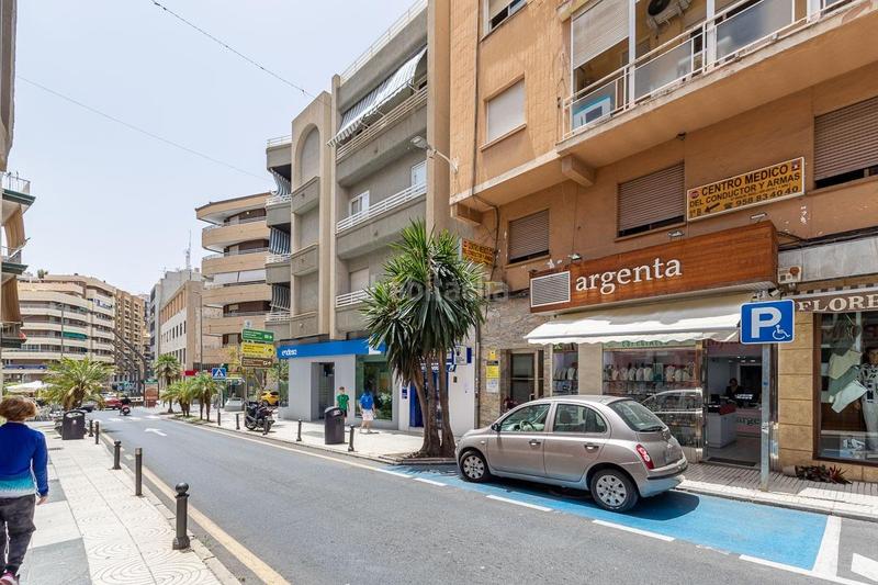 Foto e0fc7e17-a0be-4bc3-97e0-674a799c94d0. Piso  reformado con ascensor . en Motril ciudad Motril