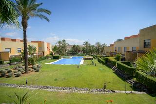 Casa adossada a Avenida valle del sol 1 pt:30 1. Adosado en venta en residencial palmera golf. valle del este. ve