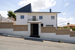 Xalet en Padul. Exclusivo chalet con piscina , ven a visitarlo.