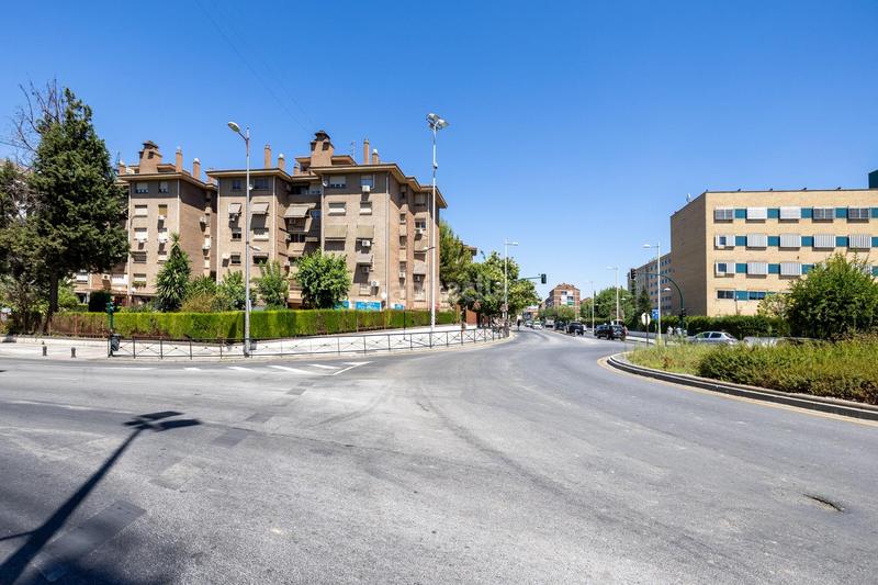 Foto aa293b2a-929f-46db-9fa9-c5057fb0b5e1. Piso totalmente reformado, junto mondragones, 3 dormitorios 2 baños en Granada