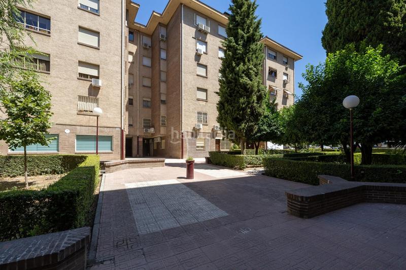 Foto cb3107d4-0ffa-478a-a5ae-44285e856d9c. Piso totalmente reformado, junto mondragones, 3 dormitorios 2 baños en Granada