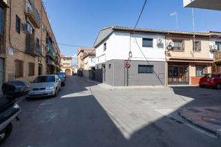Maison à San Antón. Vivienda totalmente reformada en el centro de armilla, lista par