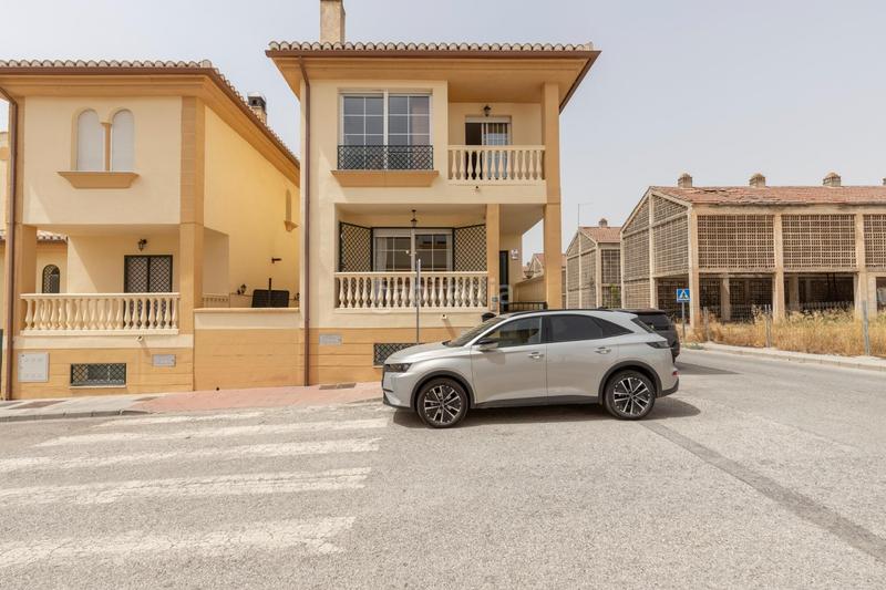 Foto a490bc90-e63a-4de5-aedc-dea5246b5e53. Chalet exclusiva casa independiente en el chaparral, . una joya en una de las zonas más demandadas. en Albolote
