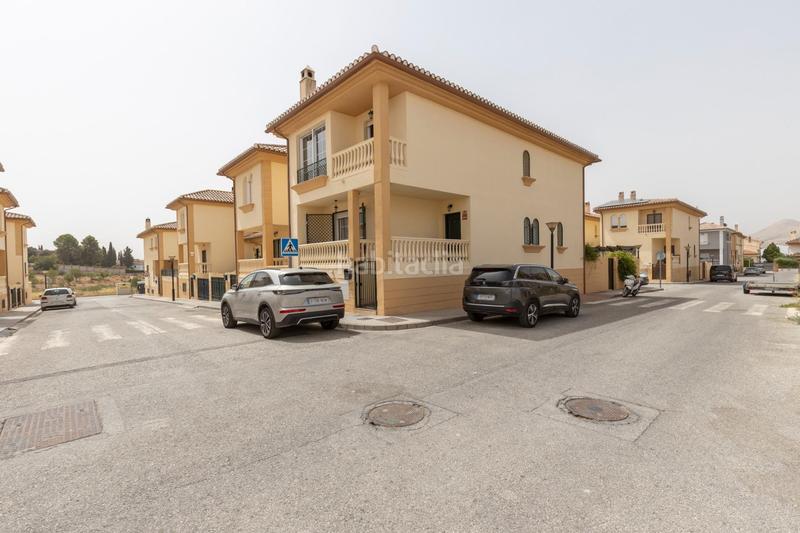 Foto e92e8c48-484e-4e1c-895c-e9c4a070f8c1. Chalet exclusiva casa independiente en el chaparral, . una joya en una de las zonas más demandadas. en Albolote