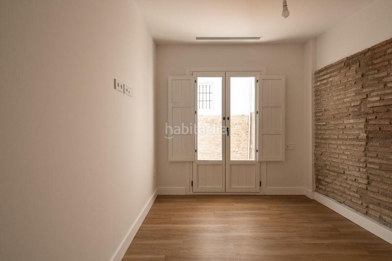 Foto c1ccc13d-cda0-4c33-b8d0-d1a43bf38b3c. Piso horno de vidrio, monte de piedad 7 y 9 b en Granada