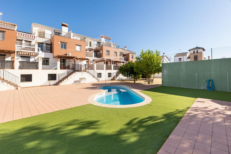 Foto 1cf9cab4-f123-40c4-b31b-323a460d6fbc. Casa a schiera con parcheggio piscina in Atarfe