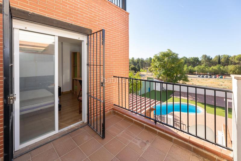 Foto a162b75d-028b-4f3d-8cfe-e377559eb86e. Casa a schiera con parcheggio piscina in Atarfe