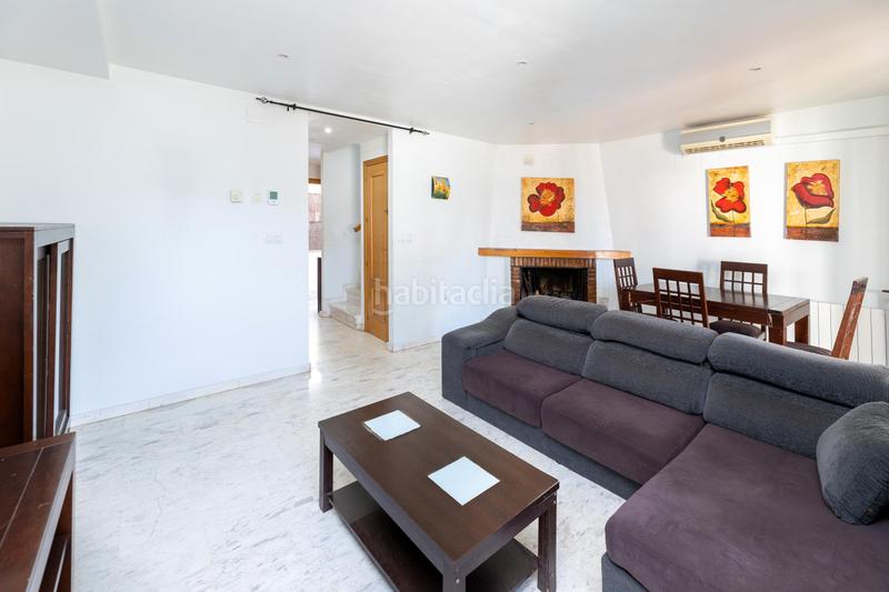 Foto a489ce58-01cd-475b-995f-c7d23dd75b83. Casa a schiera con parcheggio piscina in Atarfe